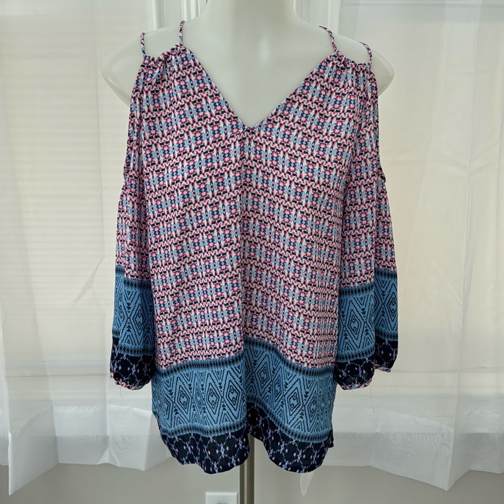 Skies are blue blouse cold‎ shoulder